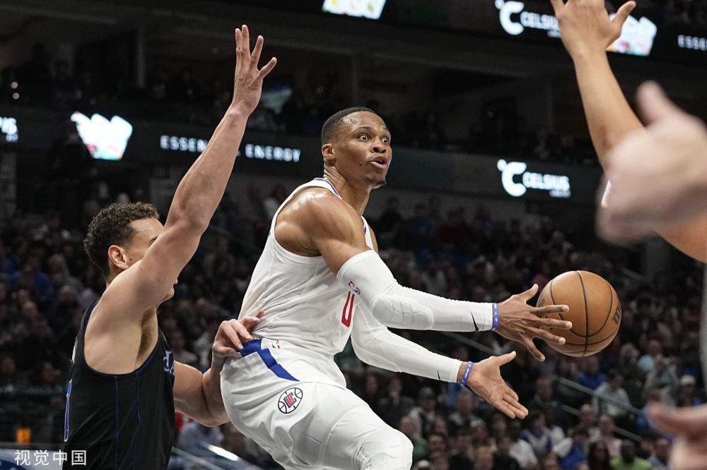 夏窗驰援亚泰？网传图显示，海港边锋艾菲尔丁已抵达亚泰基地.