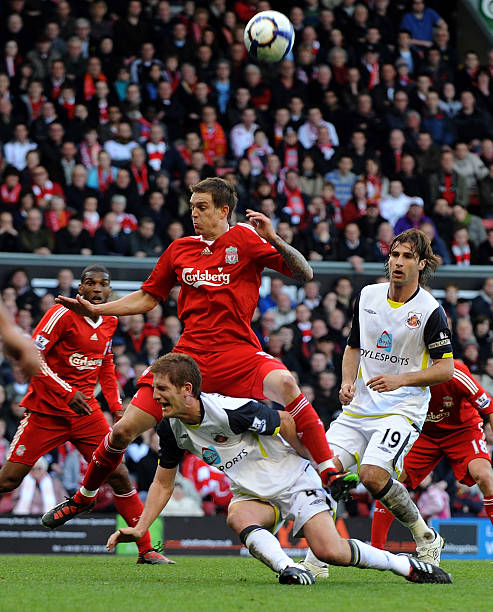 滕哈格旧将布罗贝伊身价暴跌，曼联成功避开隐患.